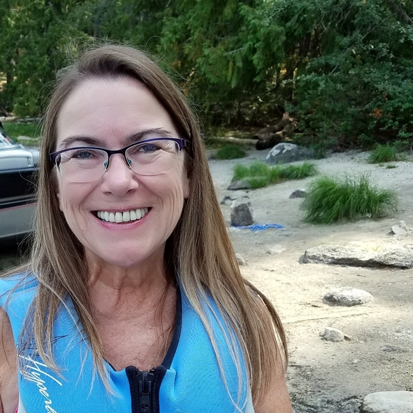 Meet your Posher, Leslie, POSH AMBASSADOR 💜 - Picture 7 of 10